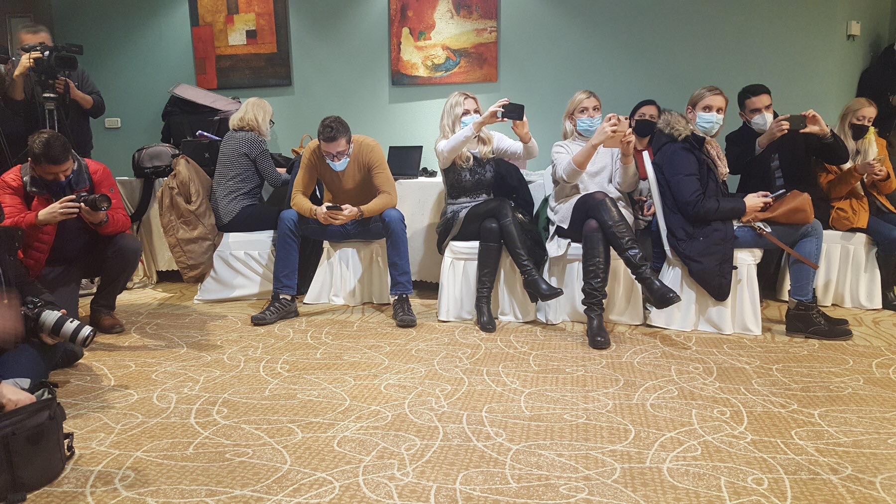 Otežano pridržavanje mjera socijalne distance: Ugroženo zdravlje novinara